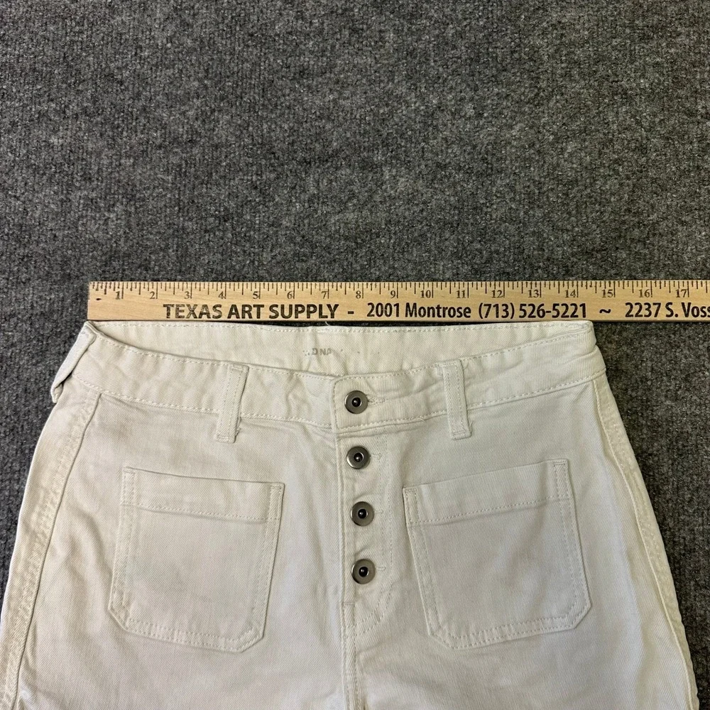 Old Navy Shorts Womens Size 8 White Button Fly Patch Pocket Denim Casual Stretch